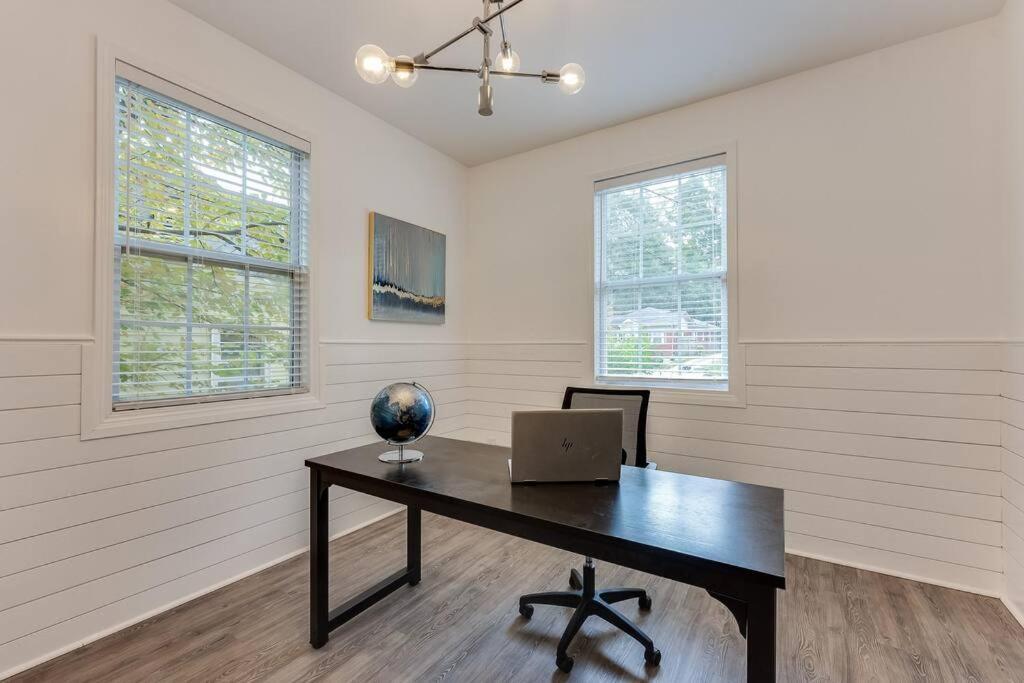 Luxury Atlanta Home - Self Check-In Pet Friendly Free Parking エクステリア 写真